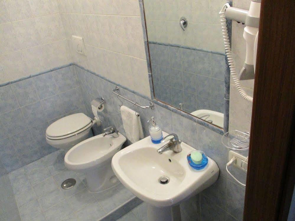 Maxim Rooms Рим Екстер'єр фото