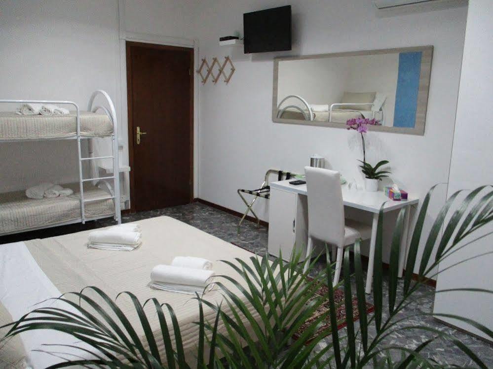 Maxim Rooms Рим Екстер'єр фото