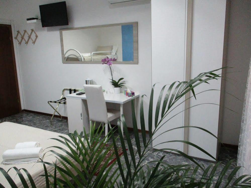 Maxim Rooms Рим Екстер'єр фото