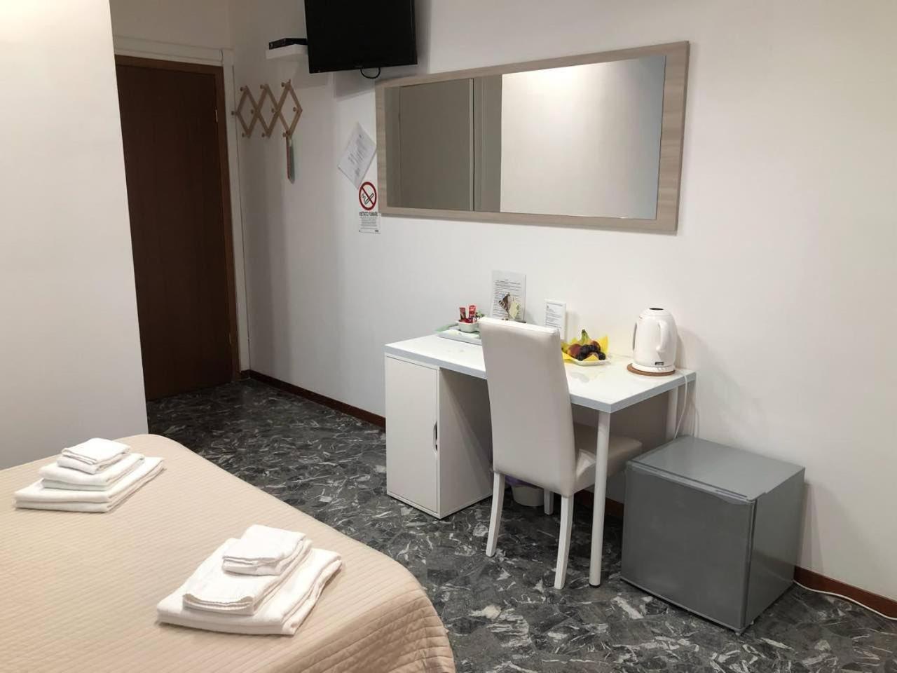 Maxim Rooms Рим Екстер'єр фото